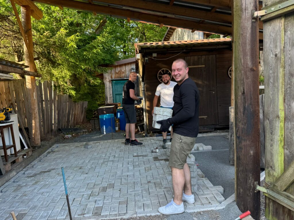 Verlegte Pflasterfläche an der Cantina